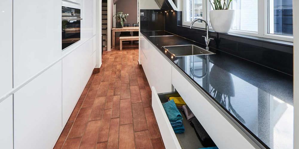 7 - Parallelle keuken Zeeland in moderne stijl