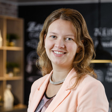 Martina van Dijke - Service medewerkster