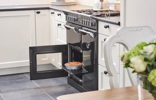 Keuken Kruiningen met prachtig fornuis